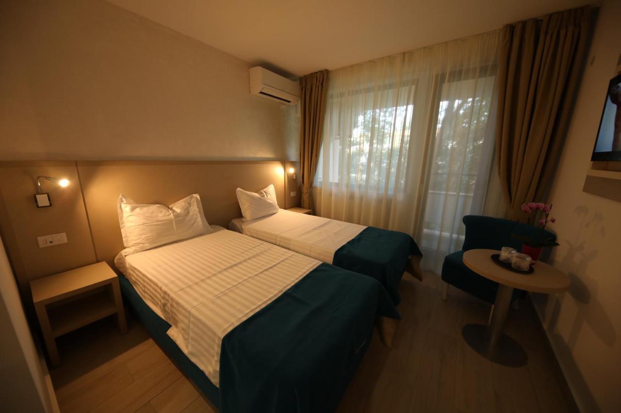 Hotel Delfin Мамая Екстериор снимка
